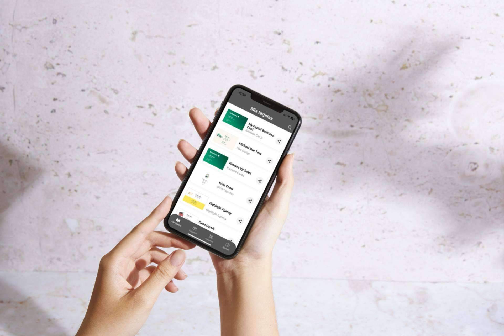 From paper to digital. How Knowee's OCR technology is revolutionizing business cards