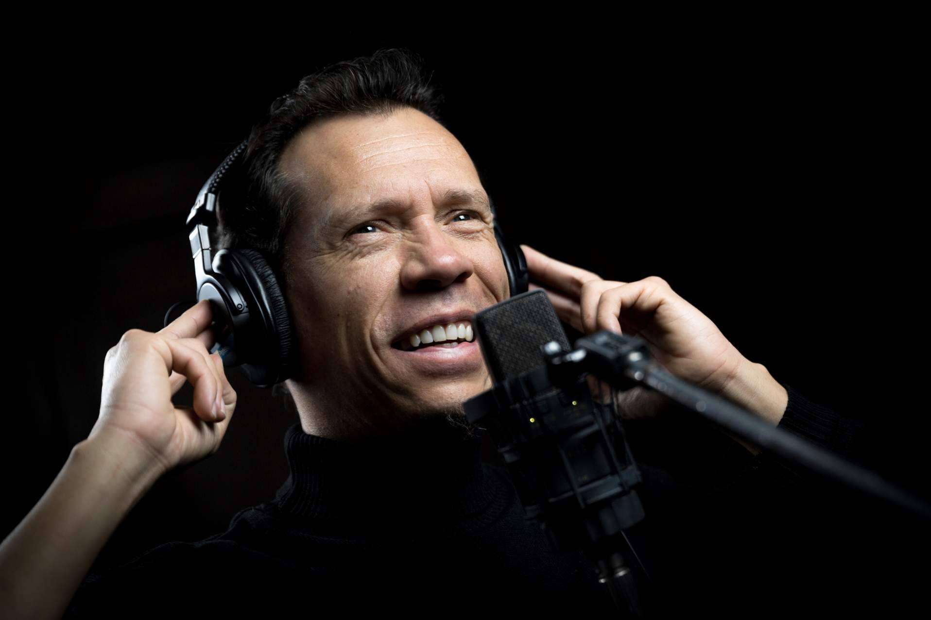 Beyond sound; voice over as a bridge to the audience
